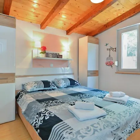 Mit Privatpool Fuer 12 Personen Ca 200 Qm In Valbandon, Istrien Istrische Riviera